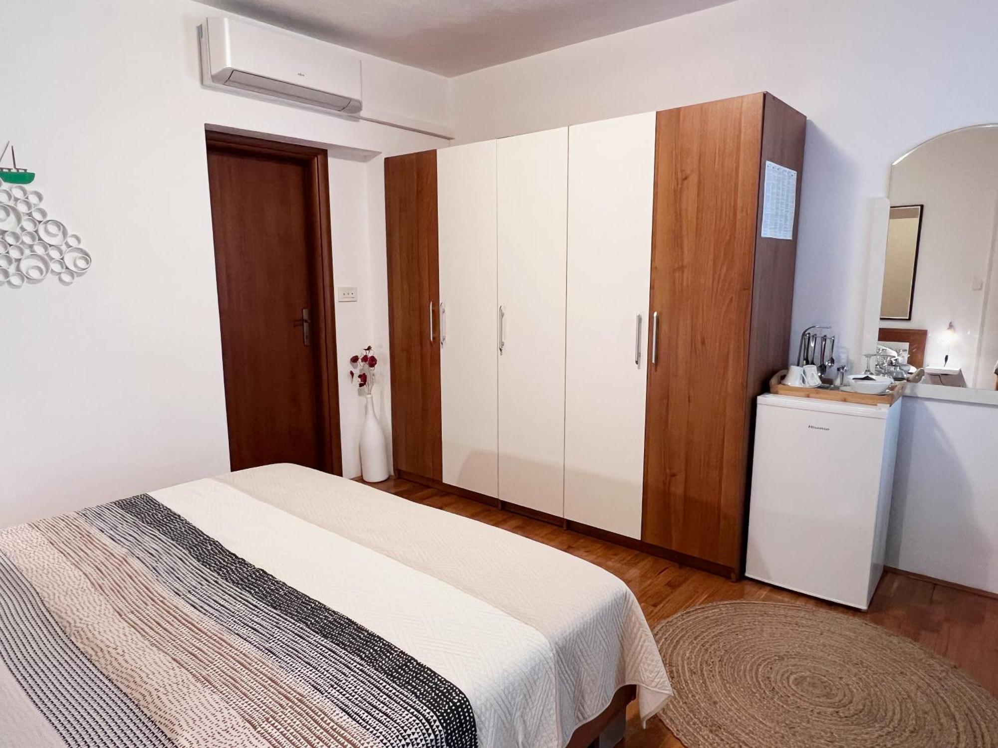 Room Tai - Spacious And Comfy With Private Terrace Хвар Екстер'єр фото